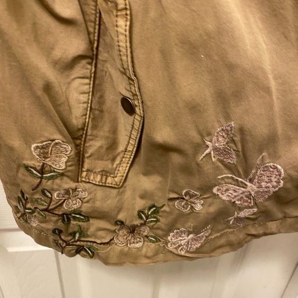 JACKET-tan/olive gathered waist string,embroidered - Picture 9 of 10